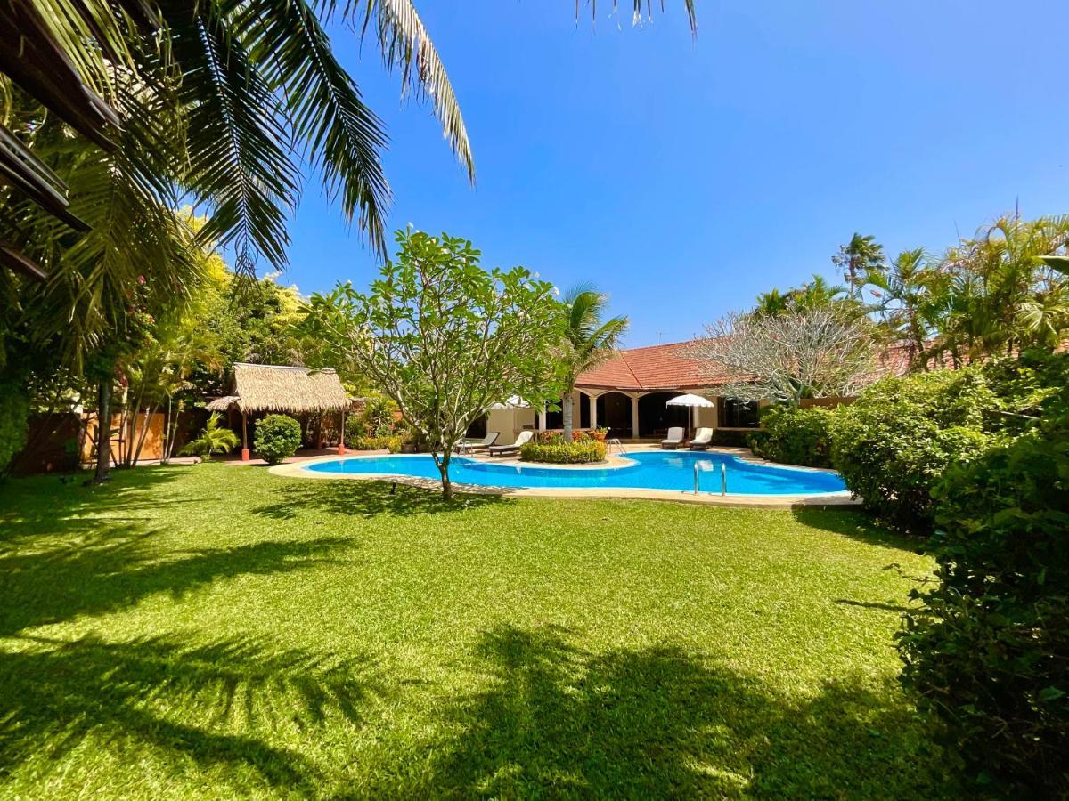 Coconut Paradise Holiday Villas Пхукет Екстер'єр фото